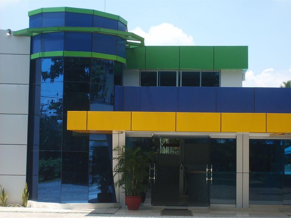 קלמבה Riverview Resort And Conference Center מראה חיצוני תמונה